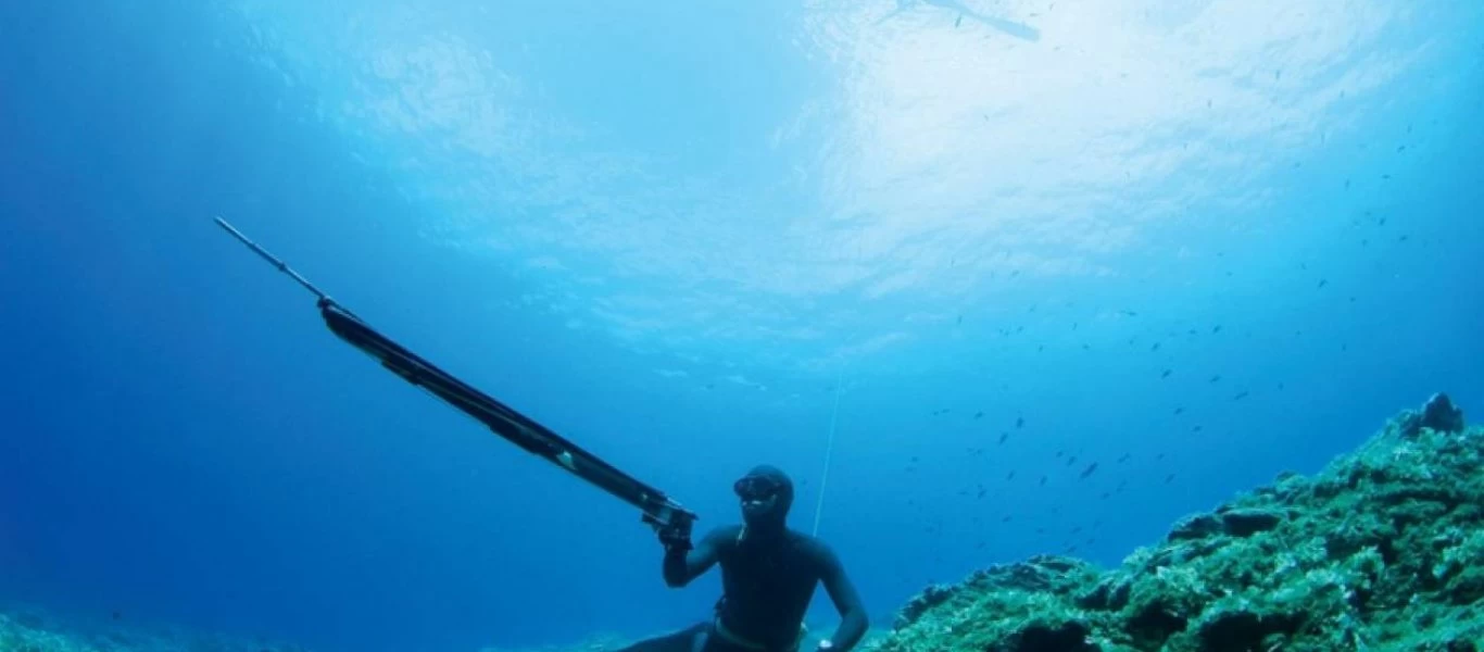 Επικίνδυνο λεοντόψαρο έπιασε ψαροντουφεκάς στην Κρήτη - Δείτε τη φωτογραφία